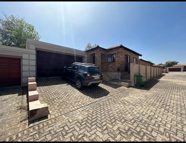 2 BEDROOM TOWNHOUSE FOR SALE IN THE REEDS